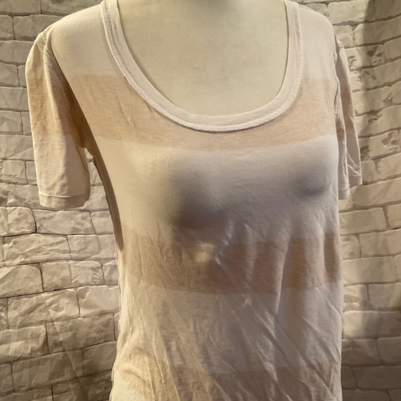 “LULULEMON” Beige and White Short Sleeve T Shirt. - Picture 2 of 11